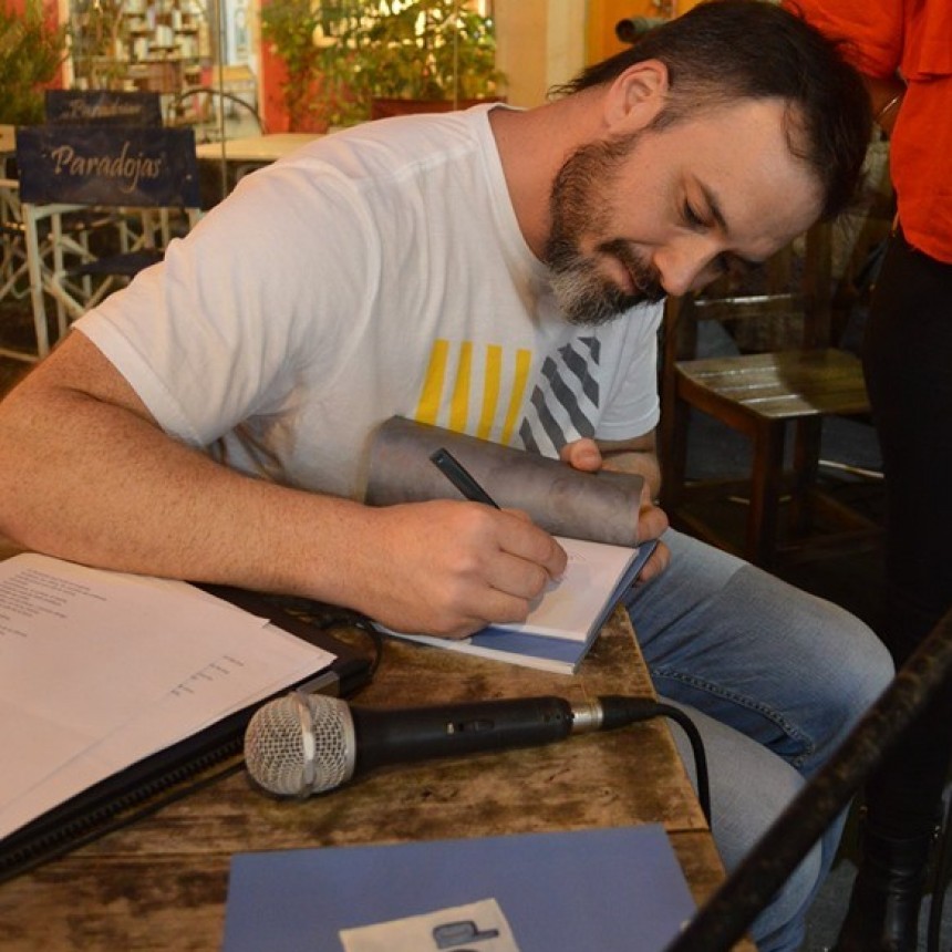 "Cuando la pol&iacute;tica besa en la boca al pueblo"
